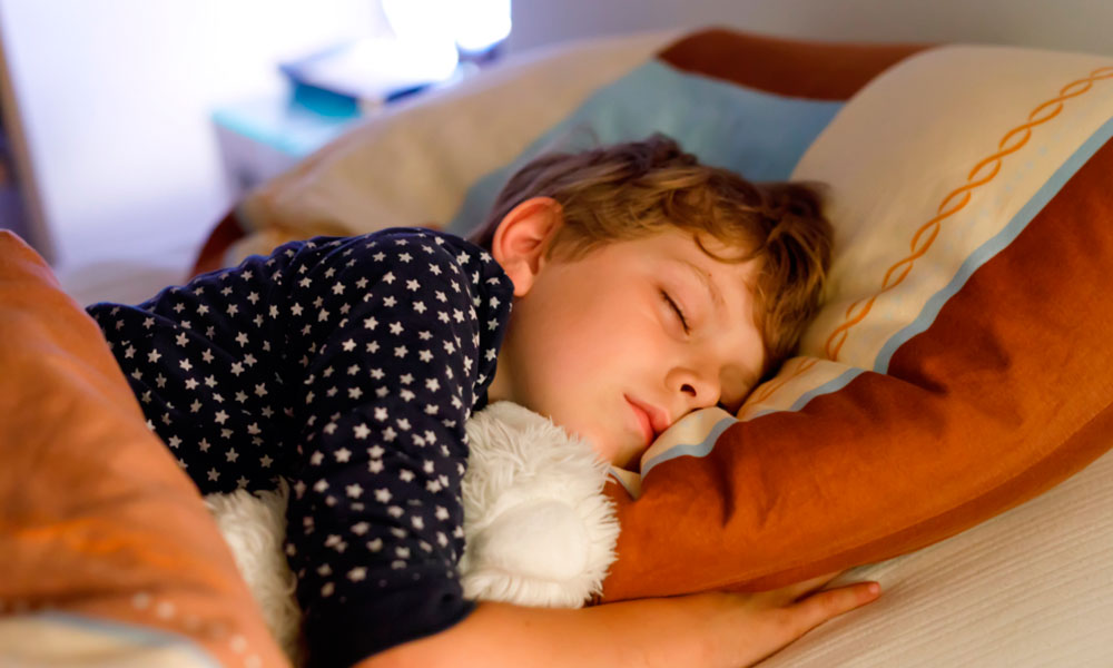 ¿Es seguro el ruido blanco para dormir a los bebés?