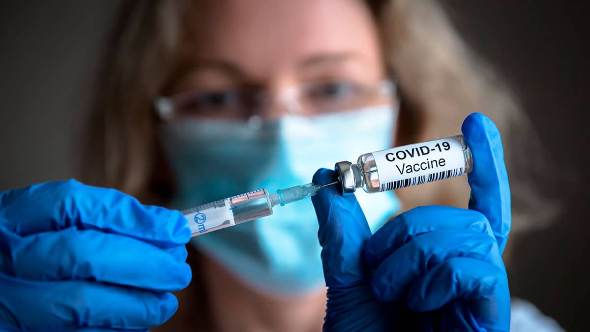 “El esfuerzo y compromiso de los profesionales permiten avanzar en la vacunación de la Covid”